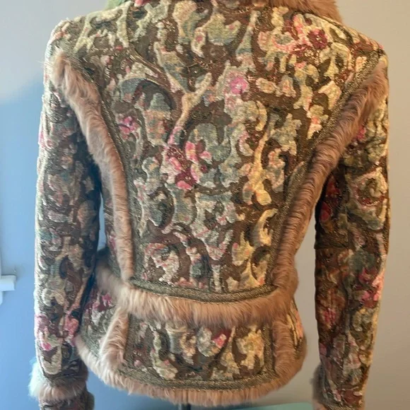 Amazing Cynthia Steffen brocade Floral Patterned faux Fur-Trimmed Jacket. - Picture 5 of 12